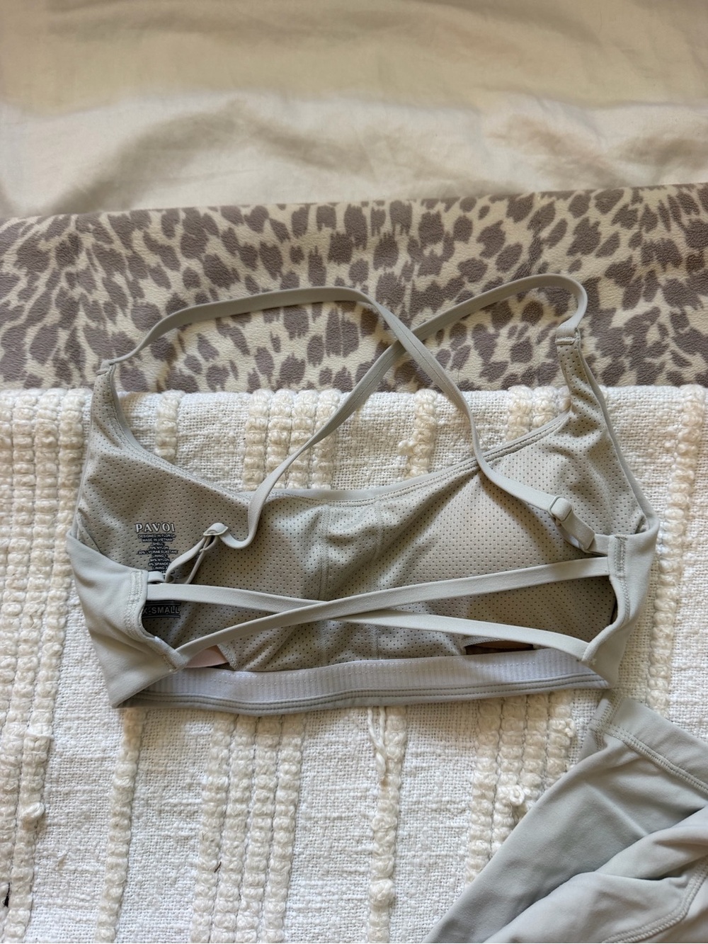 Women’s Light Gray Seamless Sports Tank Top - Picture 3 of 4
